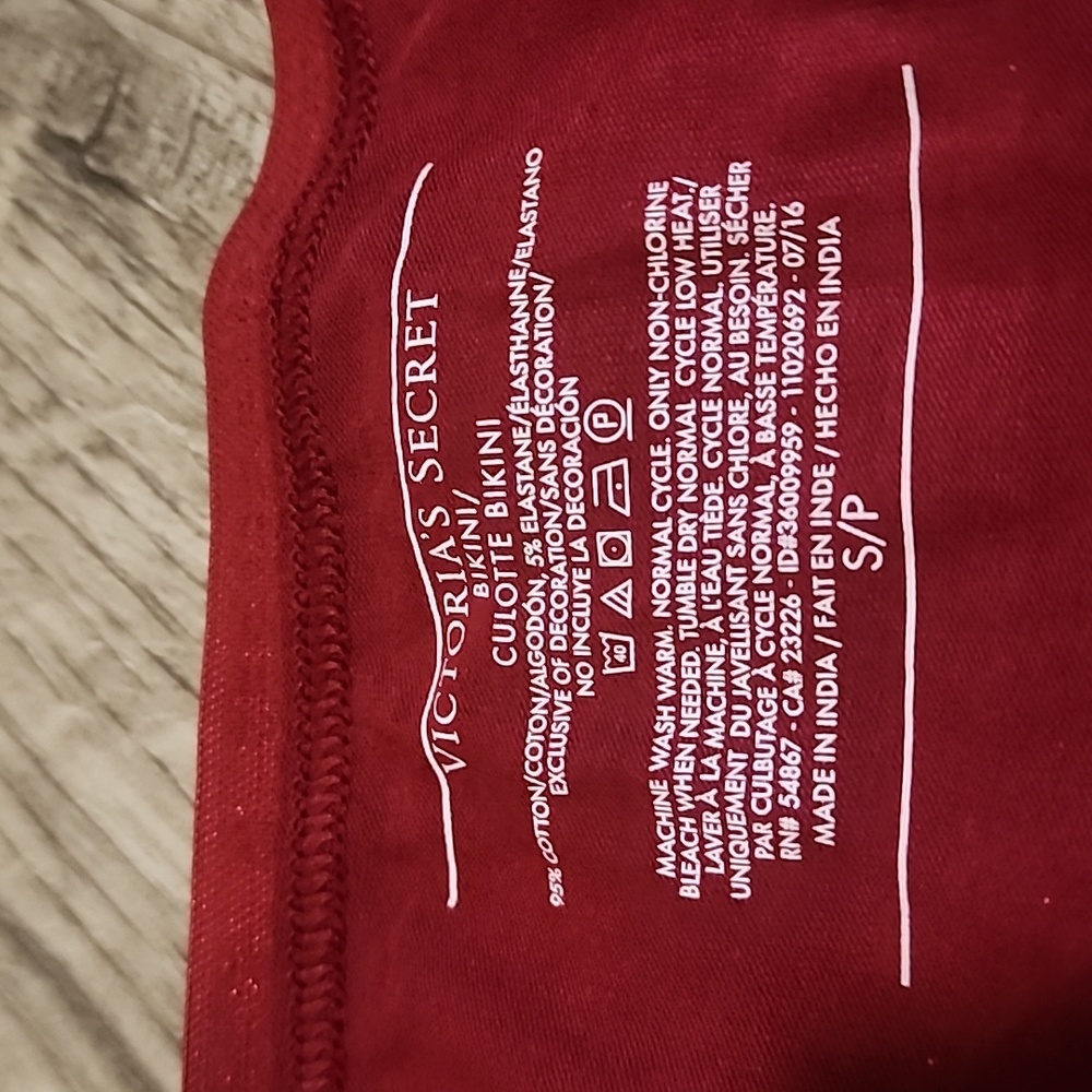 Set Of 5 Panties And Assorted Push Up Bra Victori… - image 6